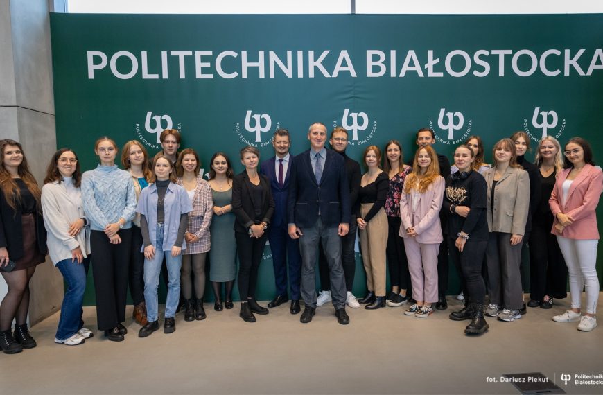 Uroczyste przekazanie projektów przez studentów Politechniki Białostockiej