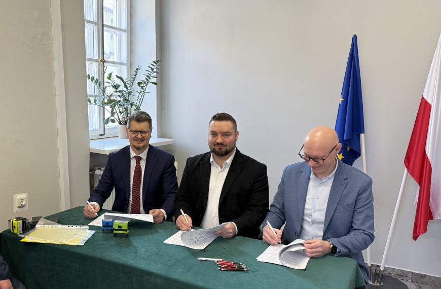 Podpisanie umowy na budowę budynku mieszkalnego w Sejnach