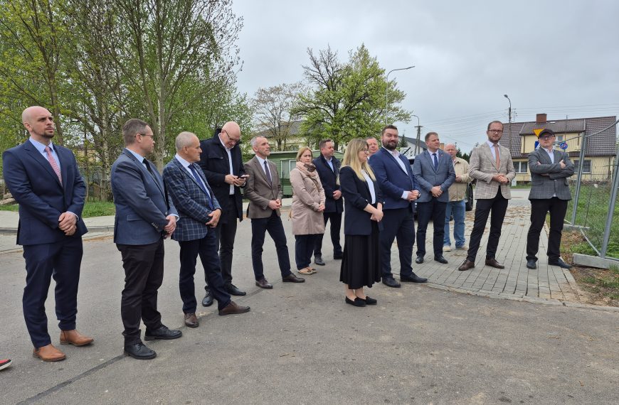 Symboliczne wbicie łopaty w Sejnach