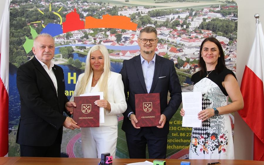 Podpisanie umowy na budowę nowego budynku mieszkalnego w Ciechanowcu